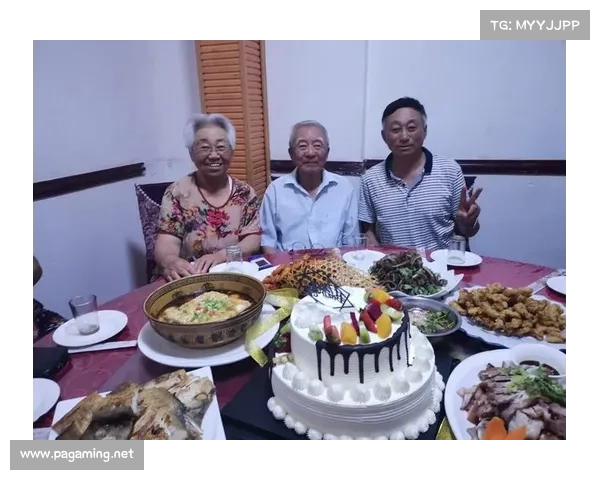 深圳新鹏城俱乐部为张卫举办32岁生日庆祝活动现场热烈祝福生日快乐 深圳新鹏城俱乐部为张卫举办32岁生日庆祝活动现场热烈祝福生日快乐
