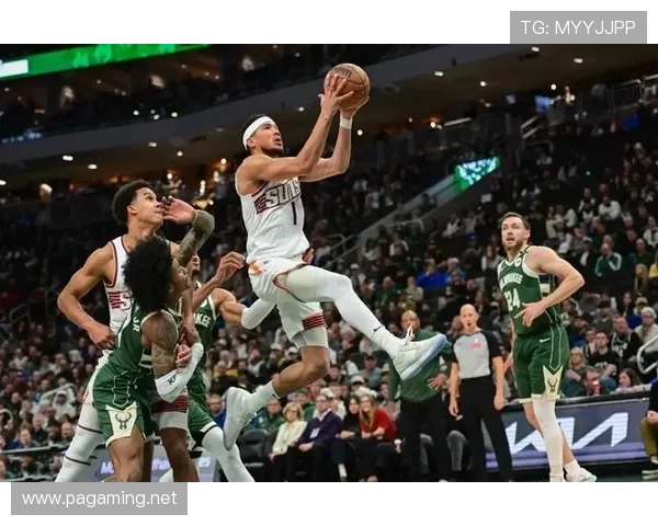 字母哥37分11篮板领雄鹿逆袭太阳 布克独砍39分11助攻无力救主